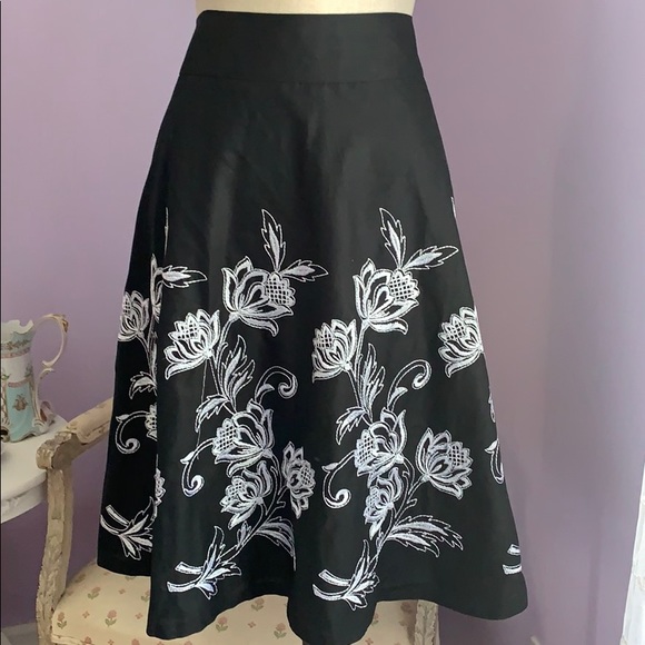 LOFT Dresses & Skirts - Loft embroidered Aline skirt